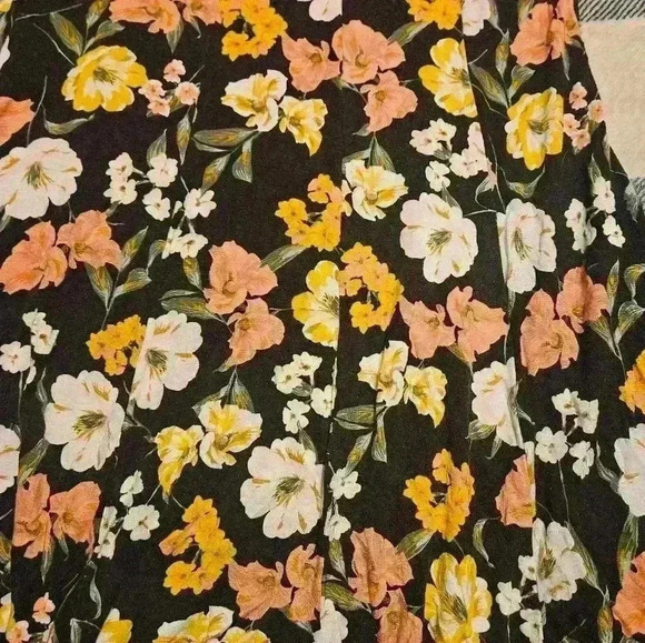 Love, Fire Juniors Black With Floral Design Dress Size Small - Picture 2 of 9